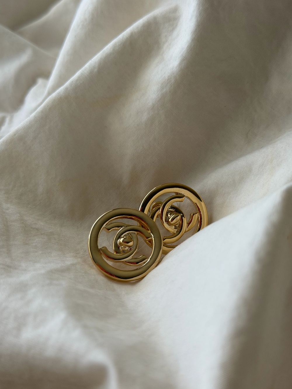 CHANEL Gold Interlocking Circle Statement Earrings - Picture 5 of 15